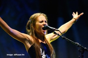 fiona arms out